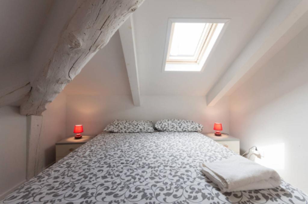 Francesco Da Paola 10 Apartment